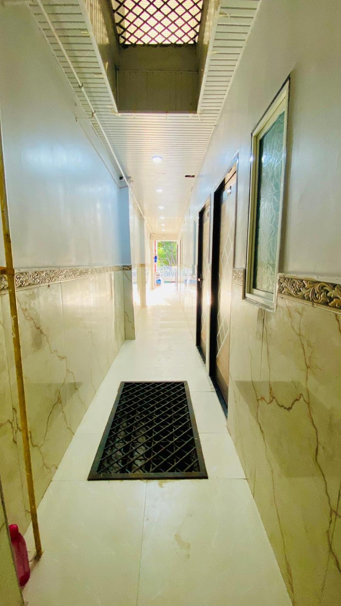 Hotel Raghavan In Front Of Railway Station Platform No 8 اوجاين المظهر الخارجي الصورة