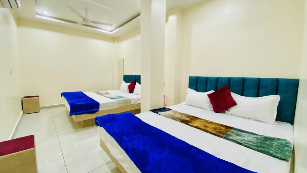 Hotel Raghavan In Front Of Railway Station Platform No 8 اوجاين المظهر الخارجي الصورة